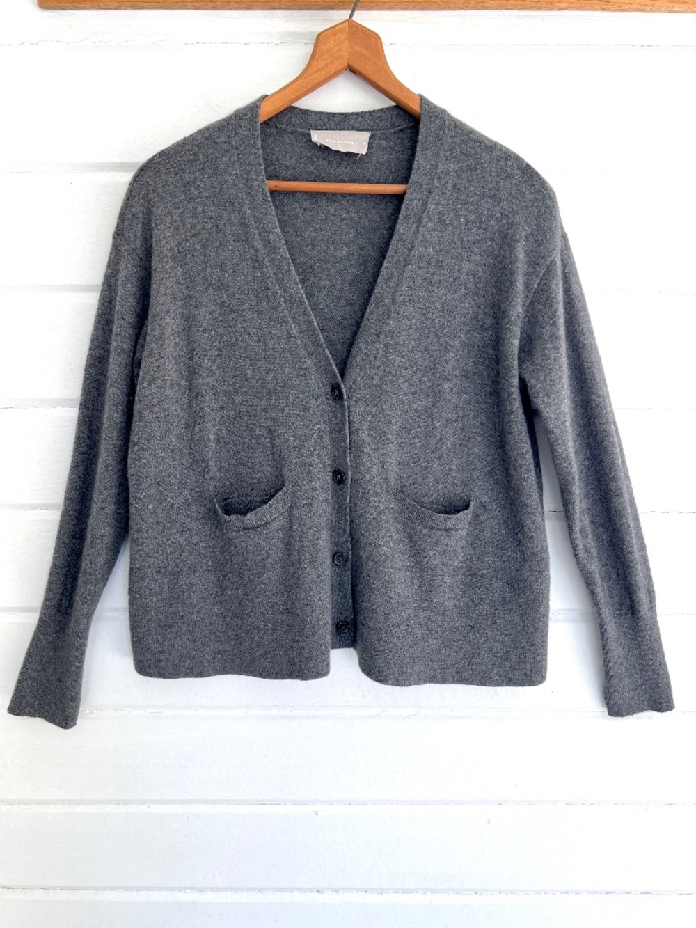 EVERLANE 100% Cashmere Cropped Boxy V-Neck Cardigan in Gray - S